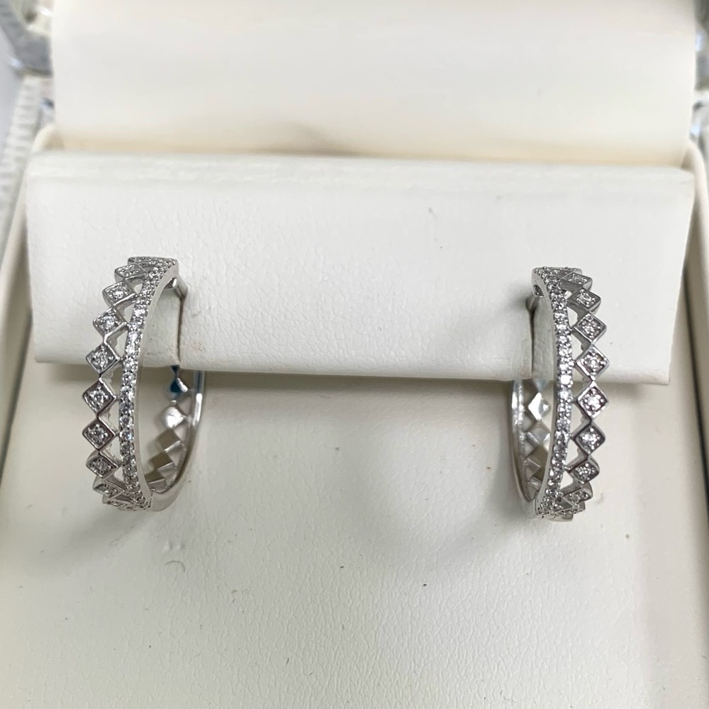 Genuine Natural Diamond 14kt white Gold miligrain Huggie Hoop earrings